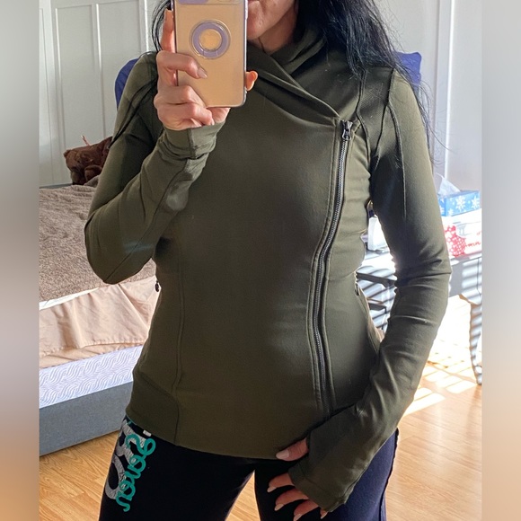 Lululemon jacket size 4 - Picture 2 of 8